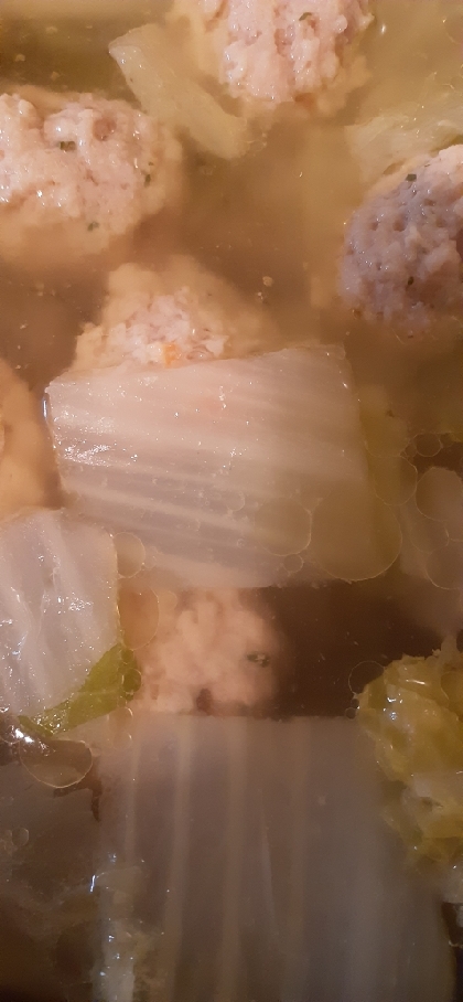 白菜と鶏団子の塩味スープ