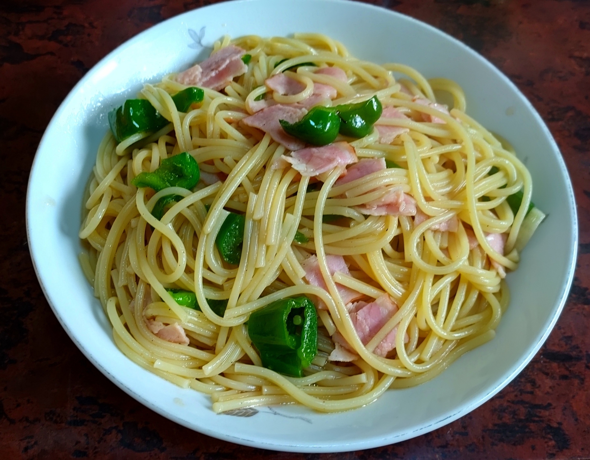 簡単！ピーマンとベーコンのめんつゆパスタ