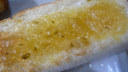 レモンの皮と蜂蜜のトースト