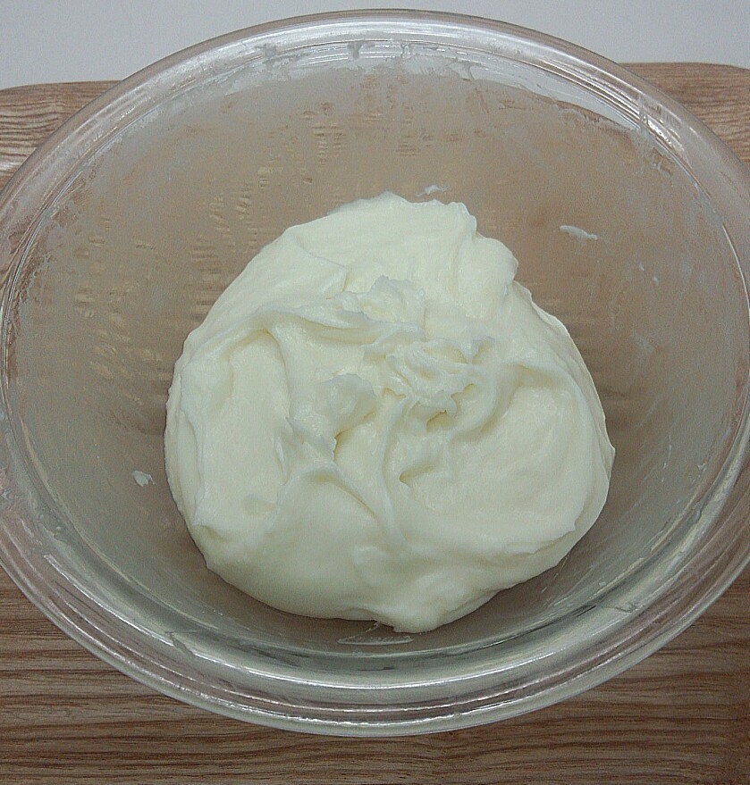レンジで作るヨーグルトクリーム