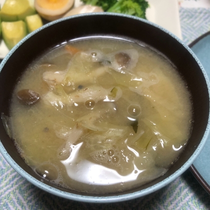 野菜たっぷり味噌汁