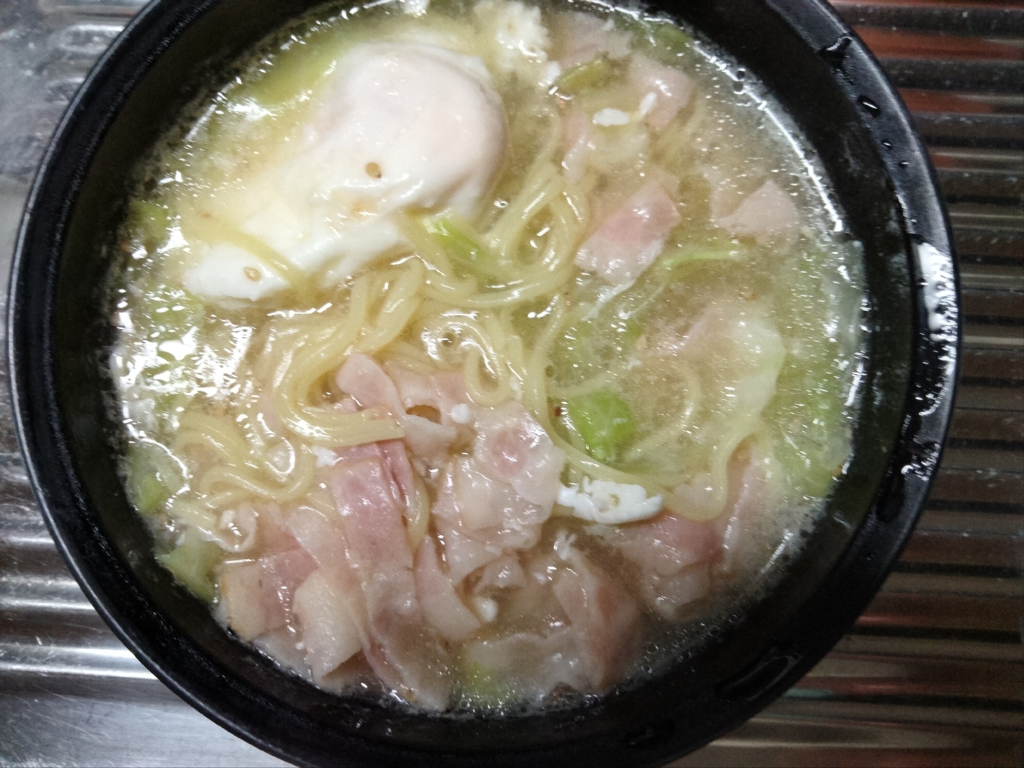 ベーコンキャベツ いりごま卵の柚子しおラーメン