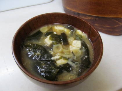 生ワカメと油揚げでお味噌汁♪