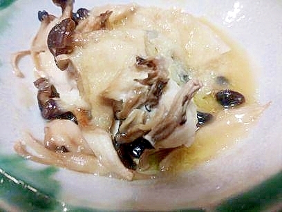 鶏むね肉と　しめじの　チーズ蒸し