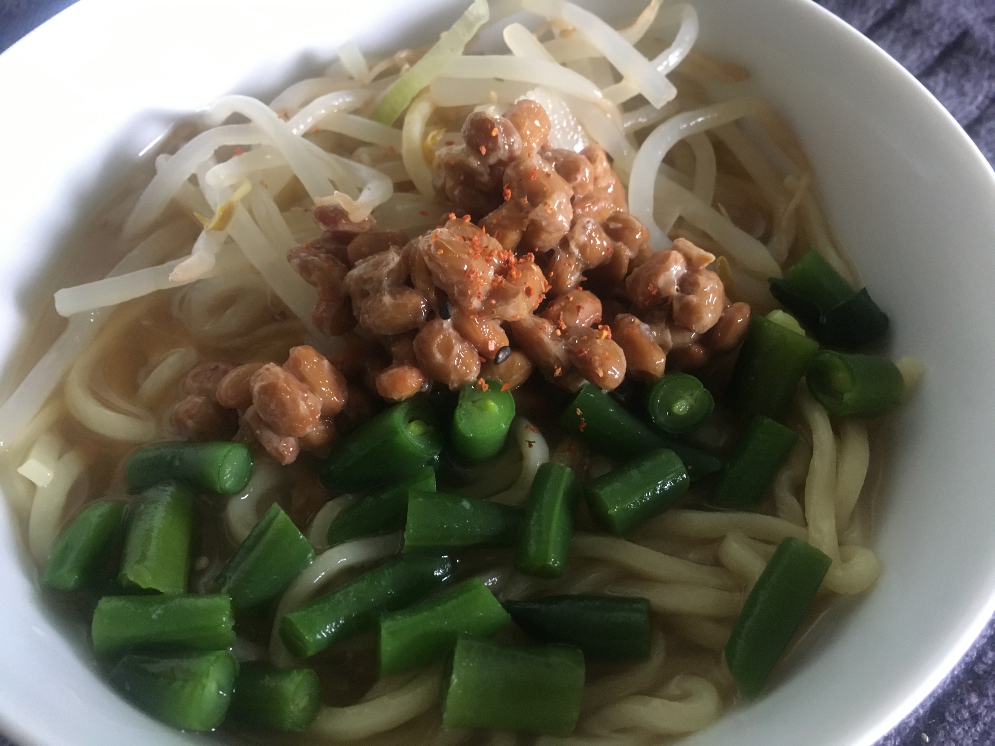 いんげん、もやし、納豆の醤油ラーメン