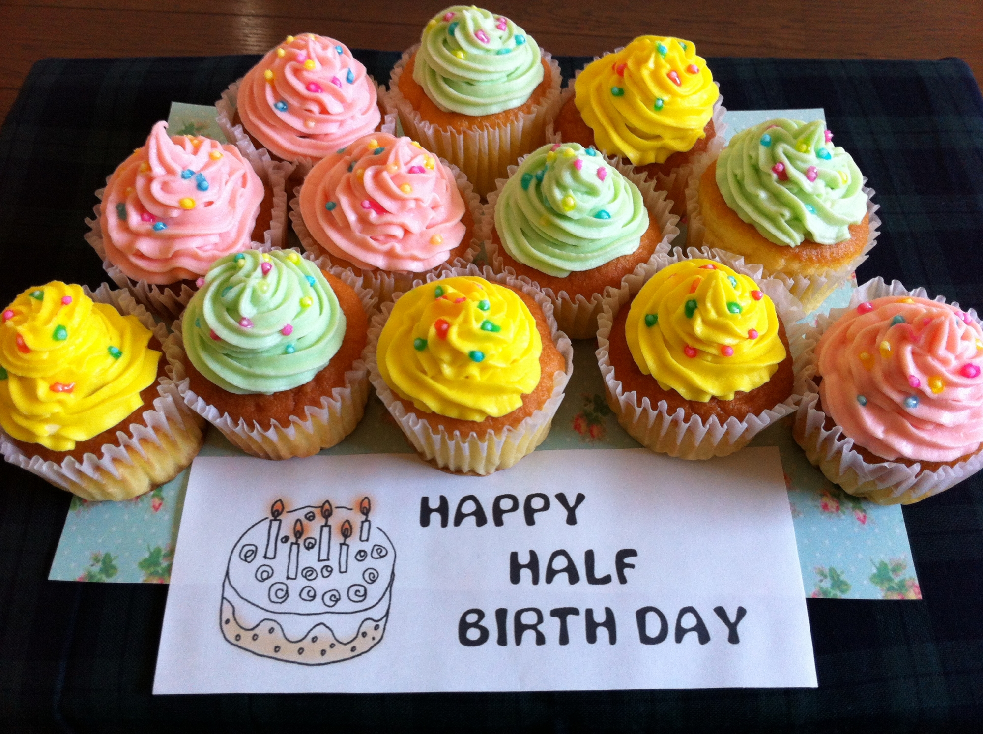 あの有名ベーカリーみたい ニューヨークスタイルの デコレーションカップケーキ デイリシャス 楽天レシピ