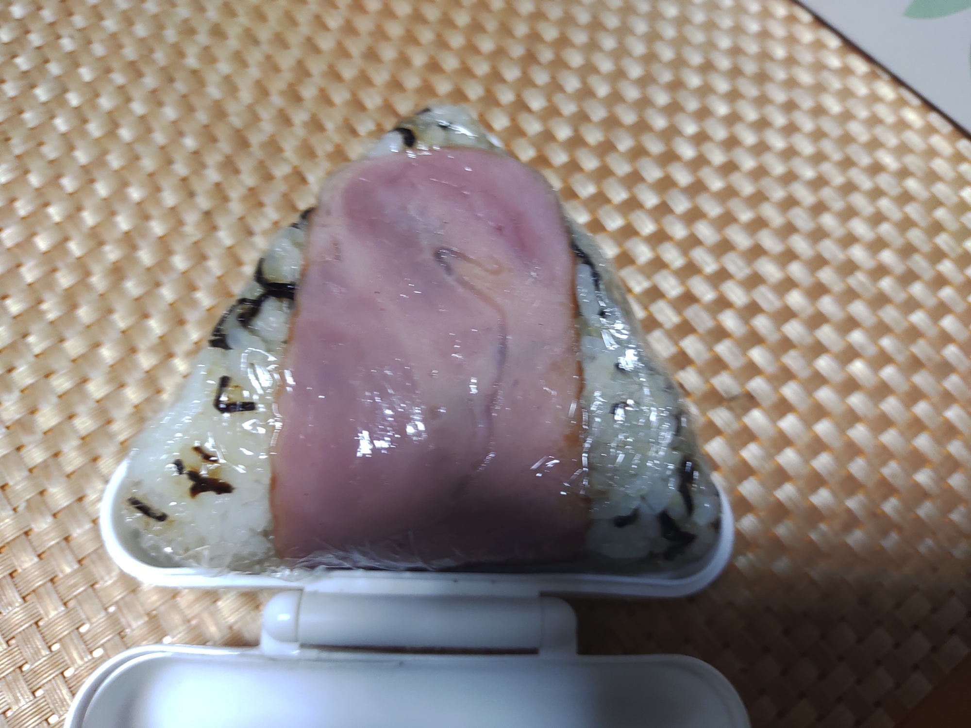 ベーコン塩昆布おにぎり