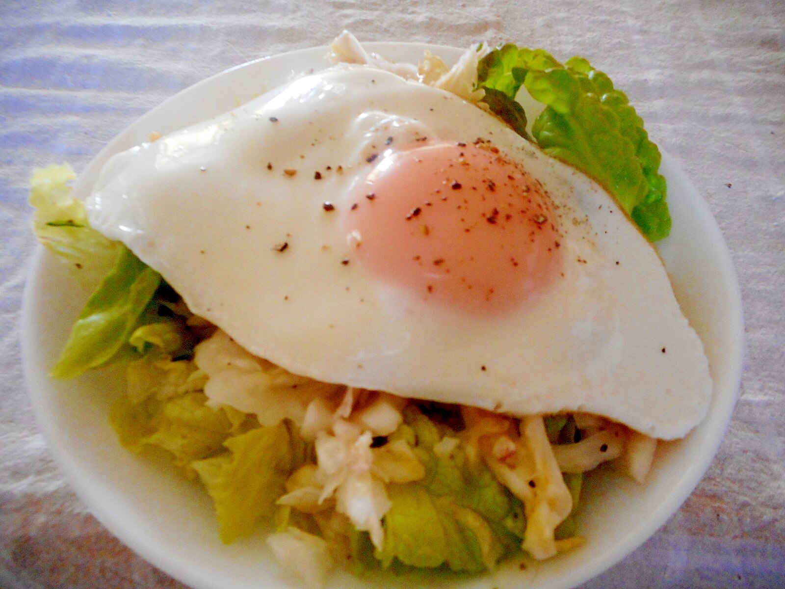 酢キャベツと目玉焼きのサラダ レシピ・作り方 by mococo05 - 楽天レシピ