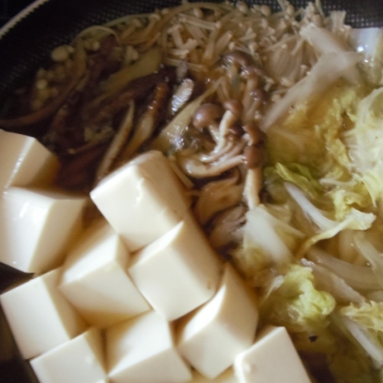 具だくさんの湯豆腐で美味しく温まれました。
ごぼうの香りもたのしめる美味しいレシピですね♪
まめもにおさん美味しいレシピごちそう様です。
