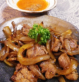 玉ねぎ牛肉炒めメコン風