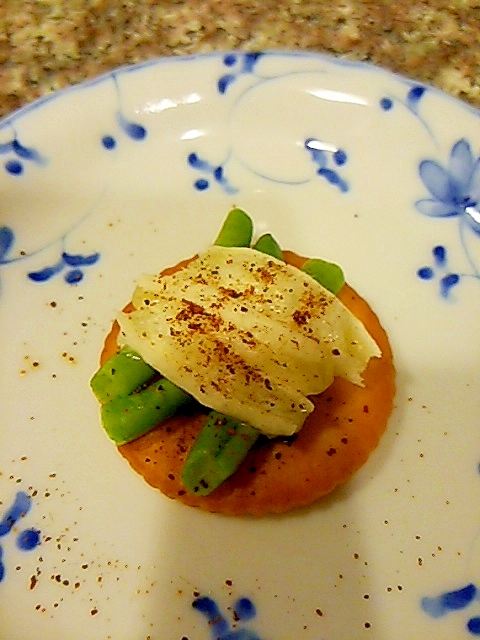 いんげんと練りごまのチーズ鱈リッツ