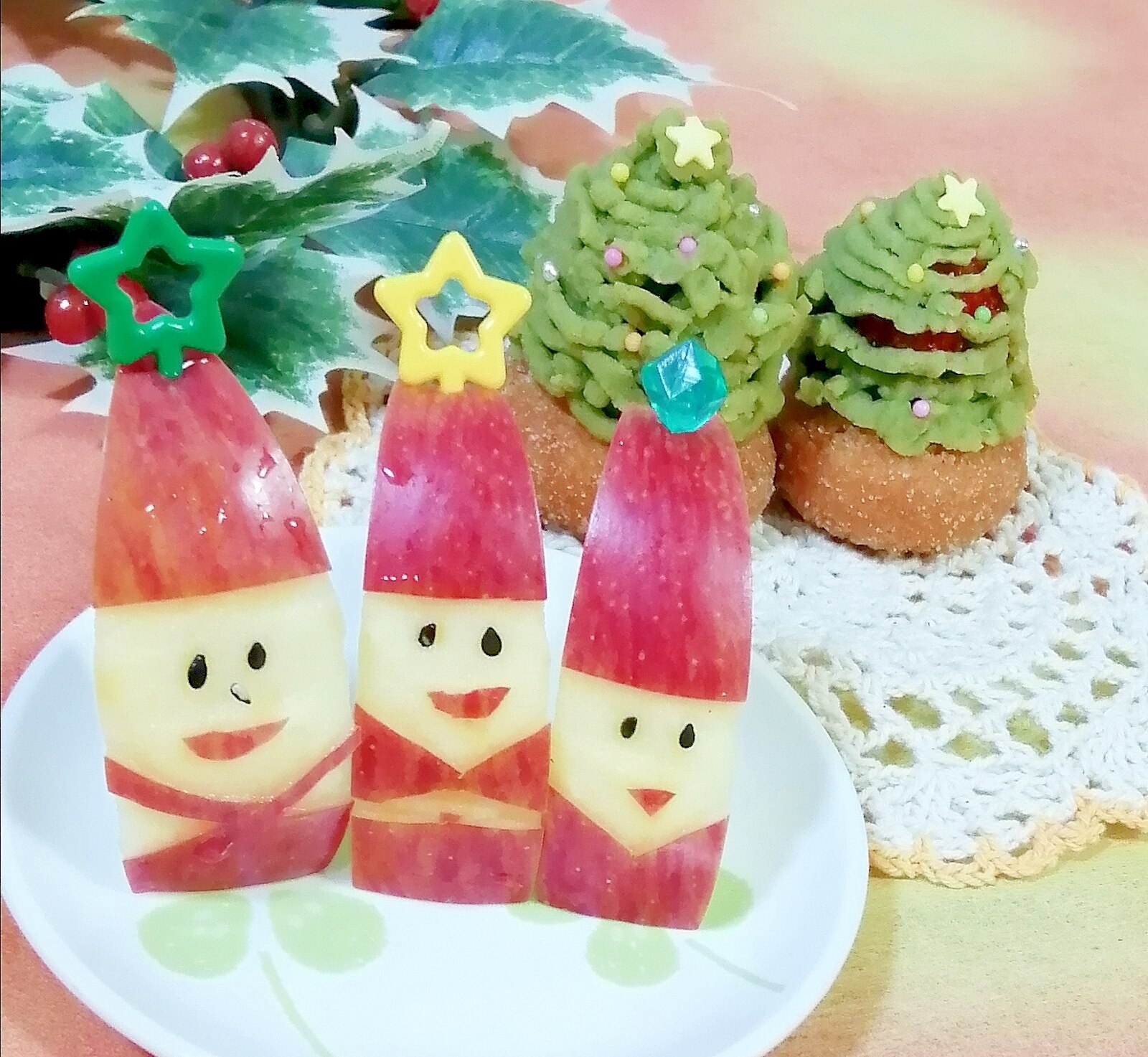 りんごで♥サンタ3兄弟♥クリスマス・キャラ弁にも