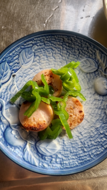 ごま油で焼く★ピーマンと魚肉ソーセージの塩胡椒炒め