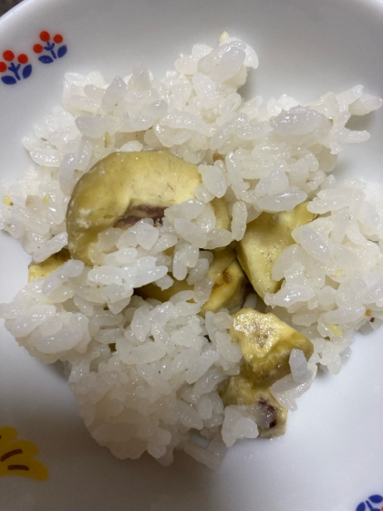 栗を沢山頂いたので、レシピを参考に栗ご飯を作ってみました。四季のある日本はいいなぁとつくづく思いました。