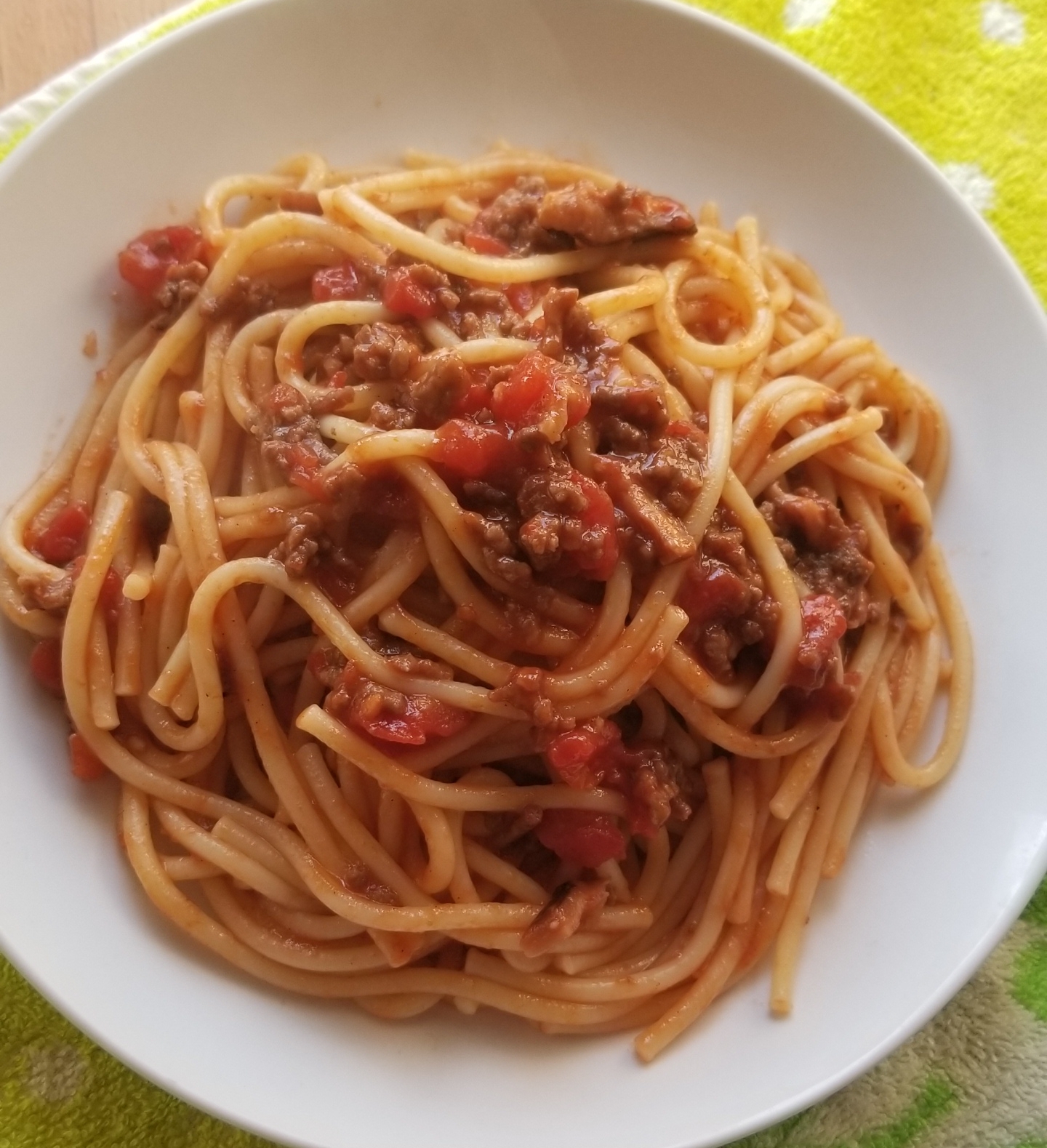 牛ひき肉とトマトのミートソースパスタ