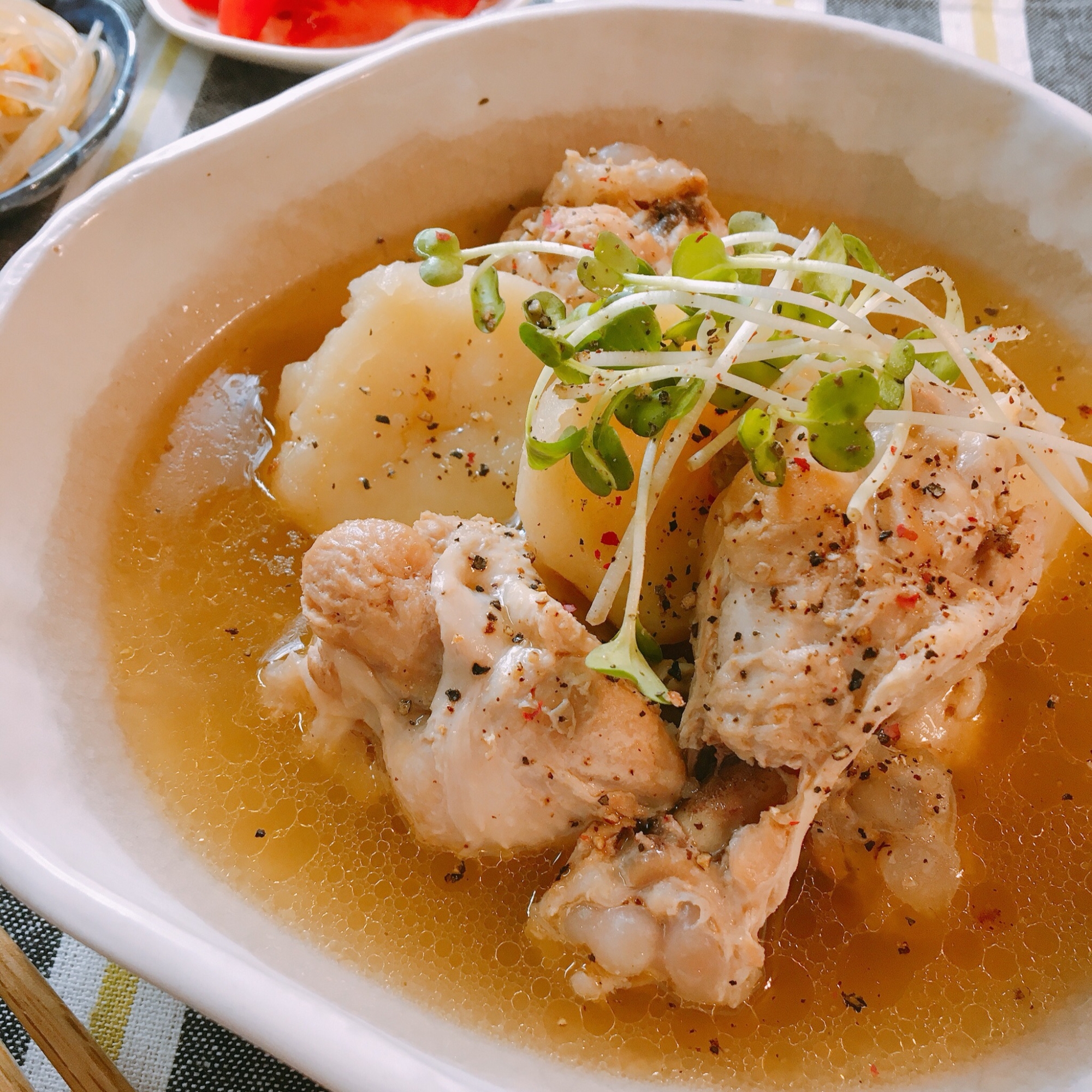 圧力鍋で♡鶏手羽元とじゃがいもの塩煮込み