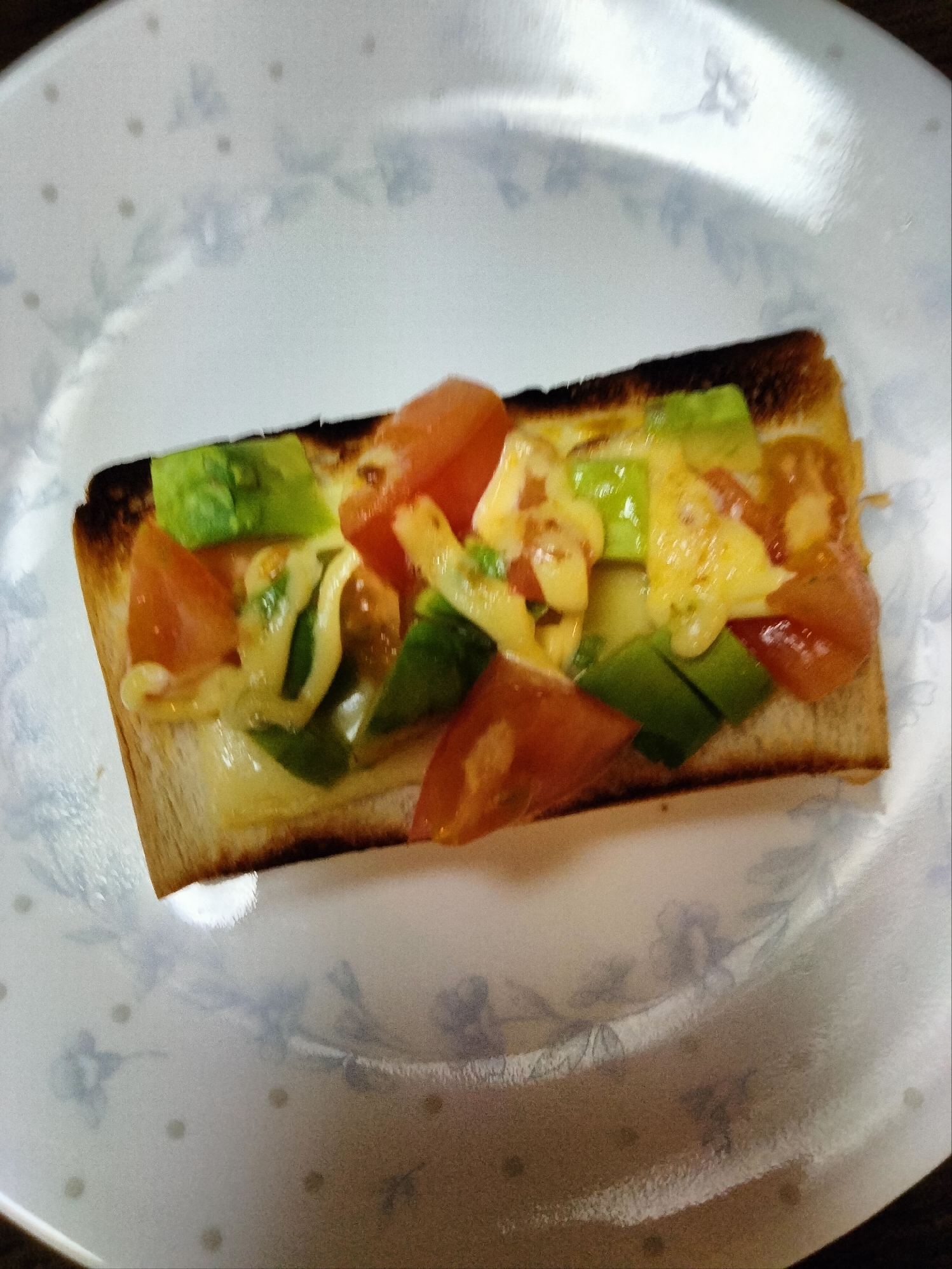 チーズトーストアレンジ アボカド&トマト