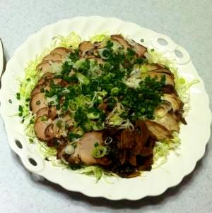 ご飯とキャベツがススム豚ヒレ肉の焼き豚