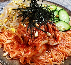 キムチキュウリもやしの激辛素麺