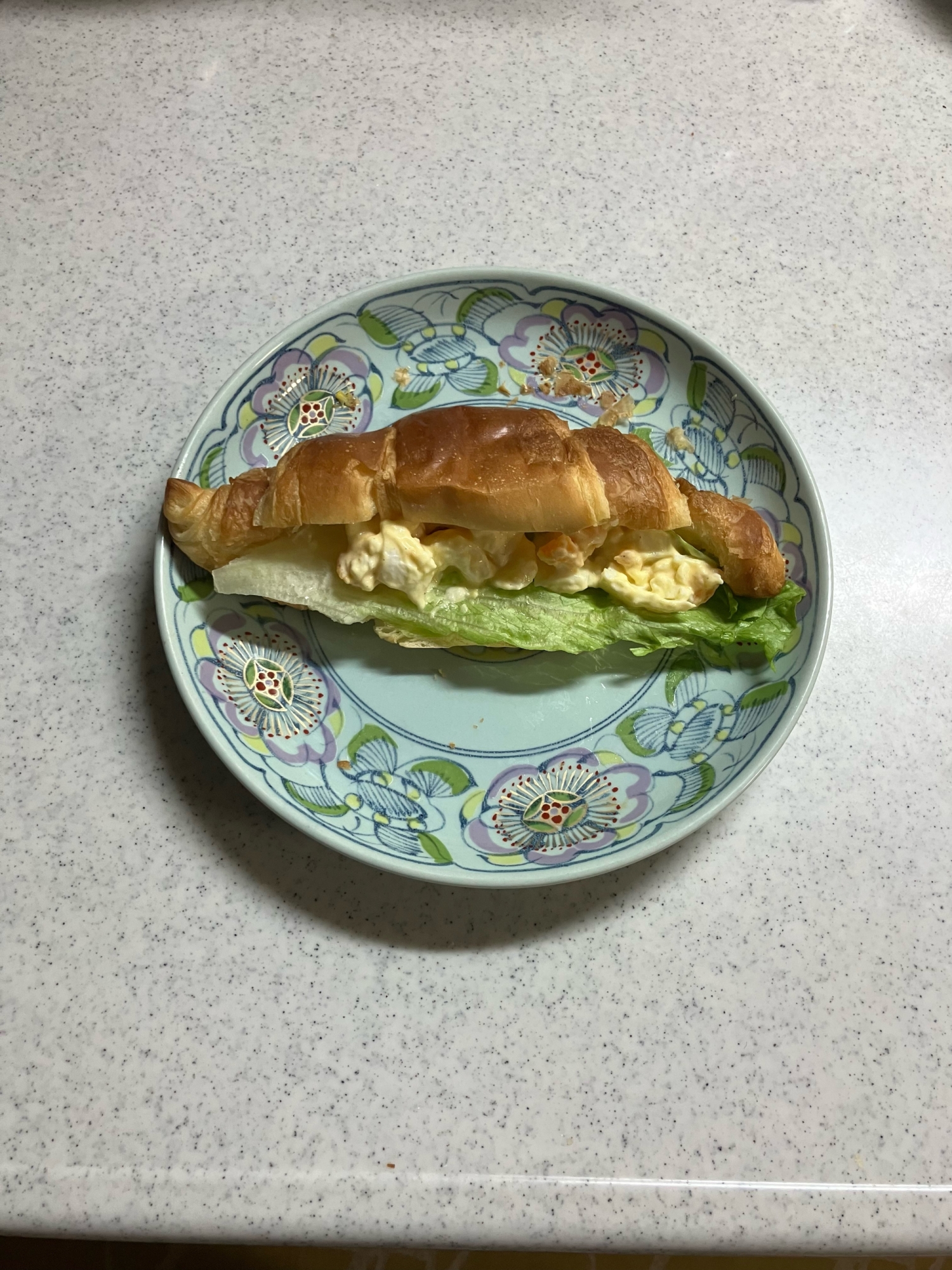 レタスと卵のクロワッサンサンド
