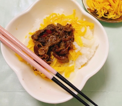 牛肉炒め煮と卵焼きプレート