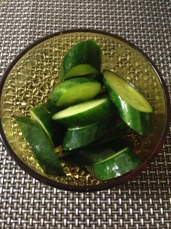 ポン酢とごま油だけできゅうりのお漬物 レシピ 作り方 By Aita1102 楽天レシピ ポン酢とごま油だけできゅうりのお漬物 レシピ 作り方 By Aita1102 楽天レシピ