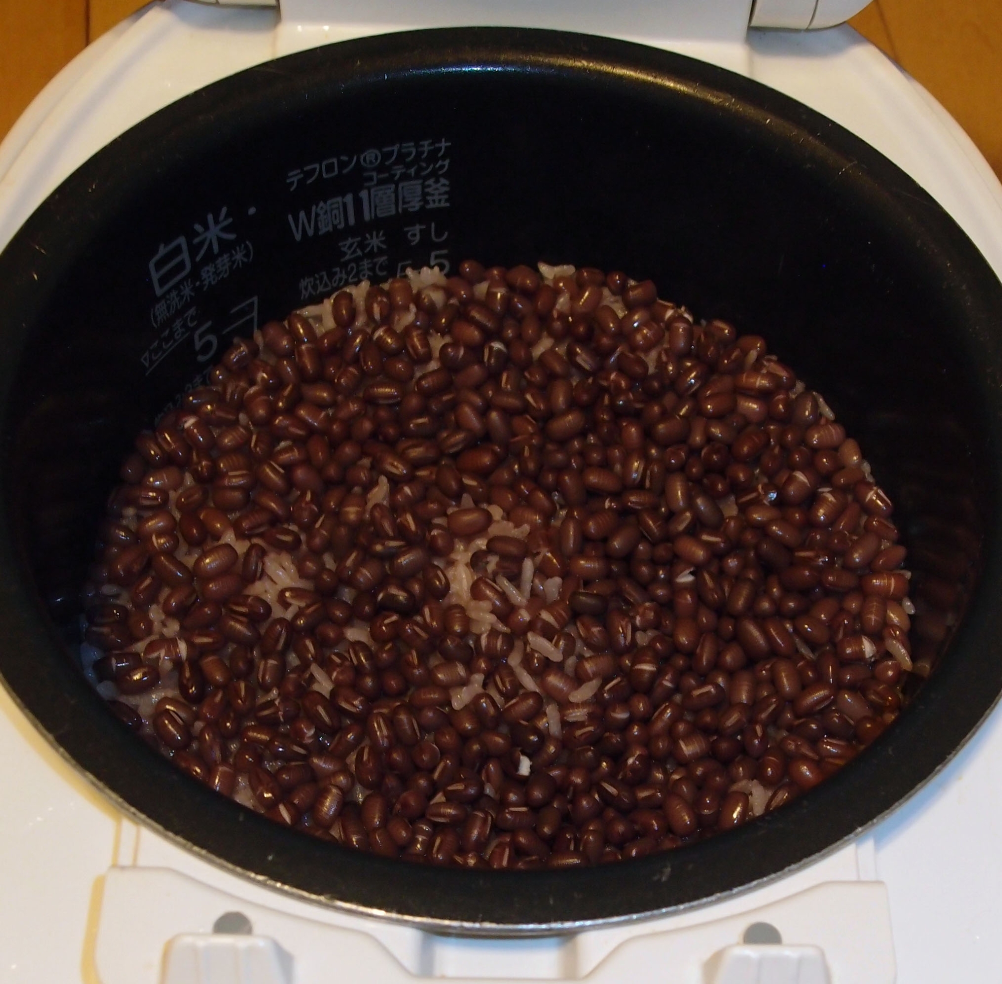 小豆を茹でずに炊飯器で作るお赤飯