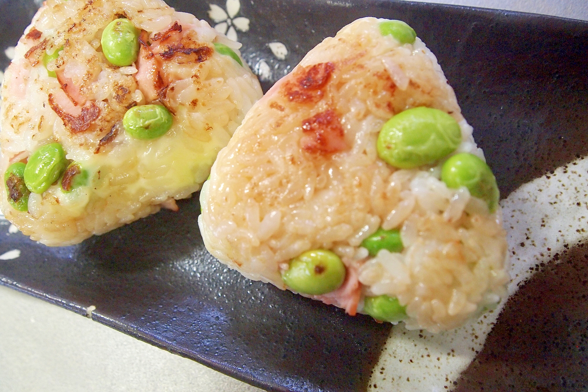 チーズと枝豆の焼きおにぎり