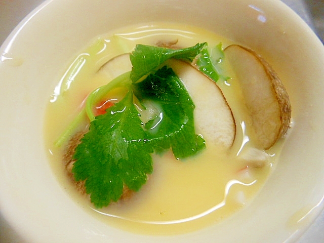 きのことカニカマの茶わん蒸し（レンジ蒸し）
