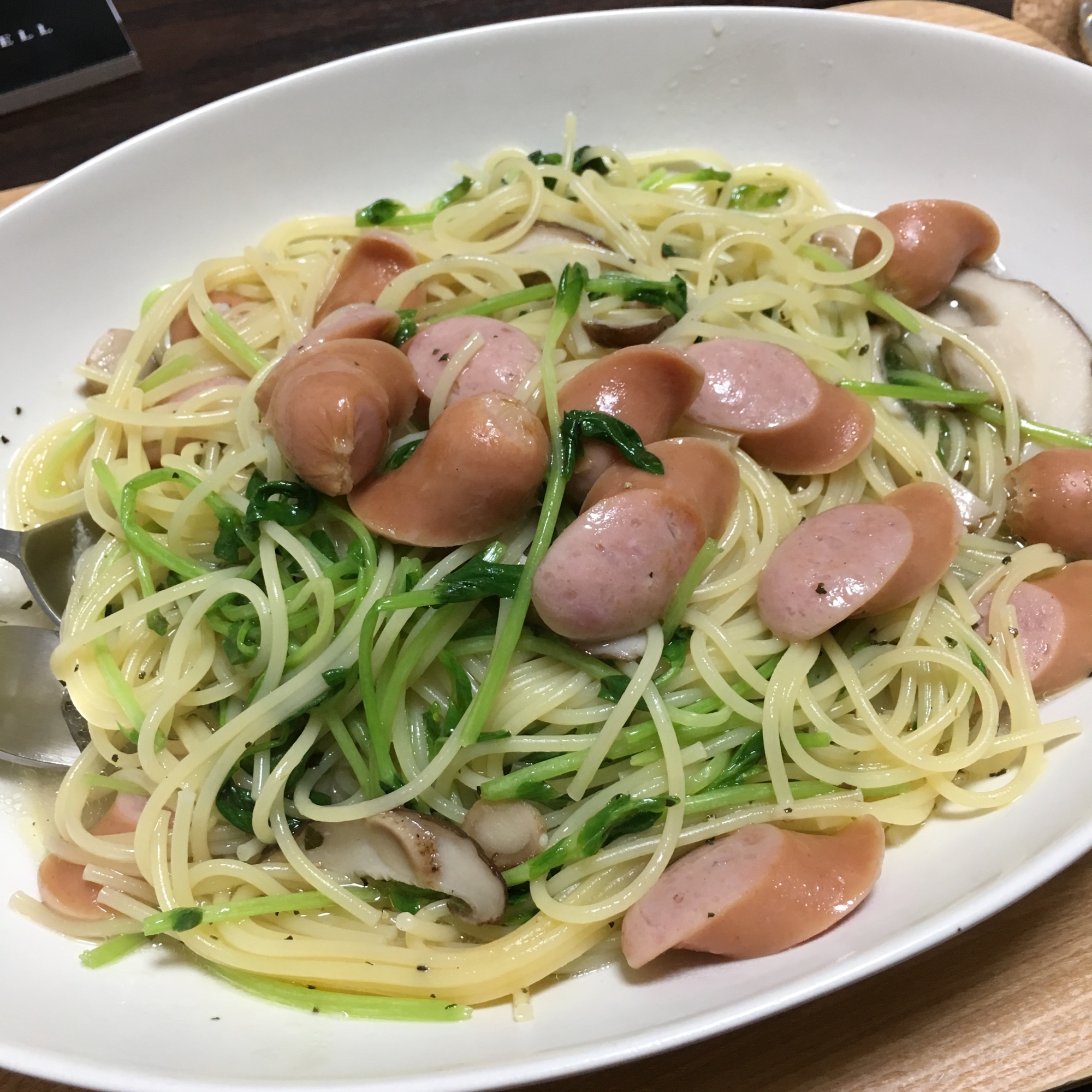 フライパンひとつで 豆苗とソーセージのパスタ レシピ 作り方 By Tictictic808 楽天レシピ