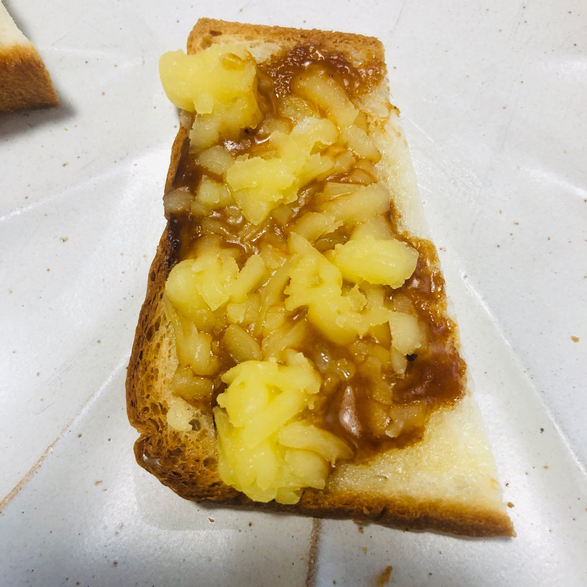 味噌ソースのチーズトースト