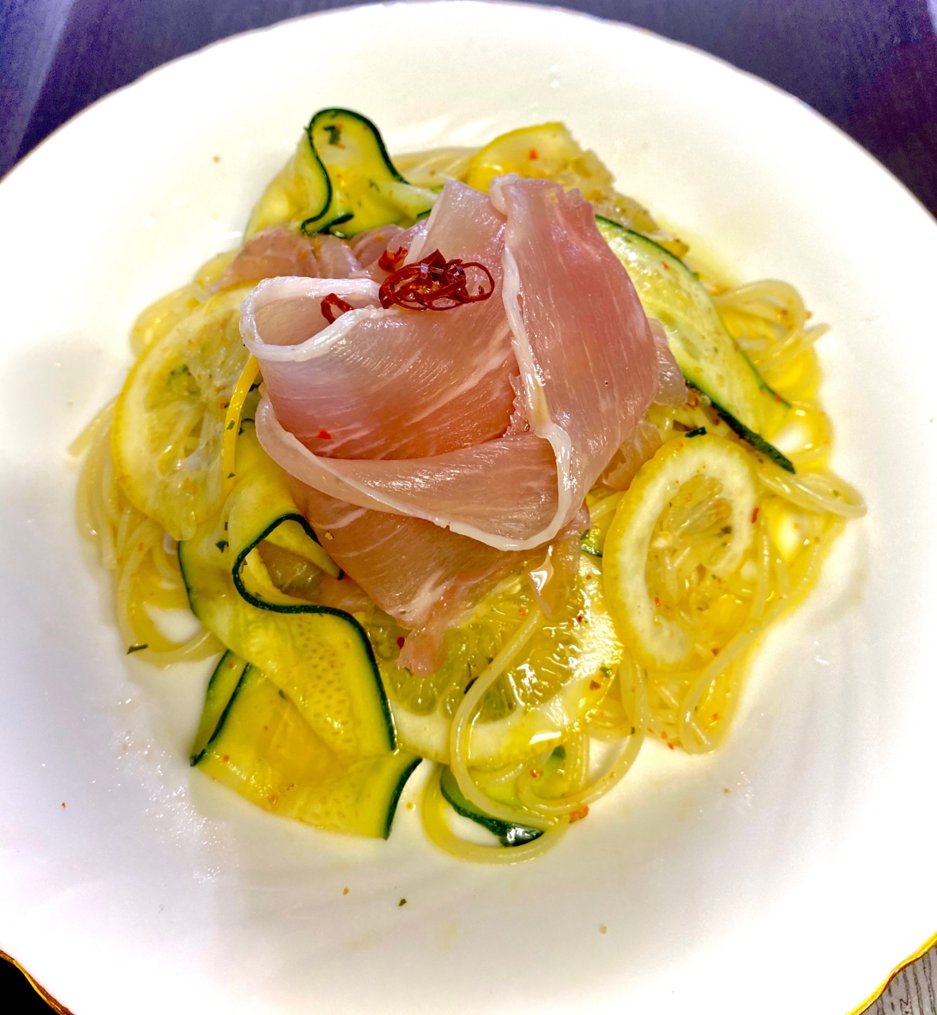 生ハムとズッキーニの冷製パスタ　ハニーレモン風味