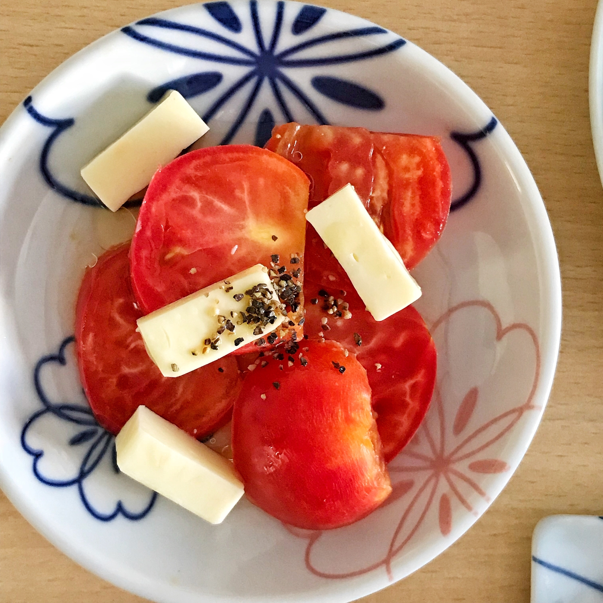 トマトとチーズのマリネサラダ