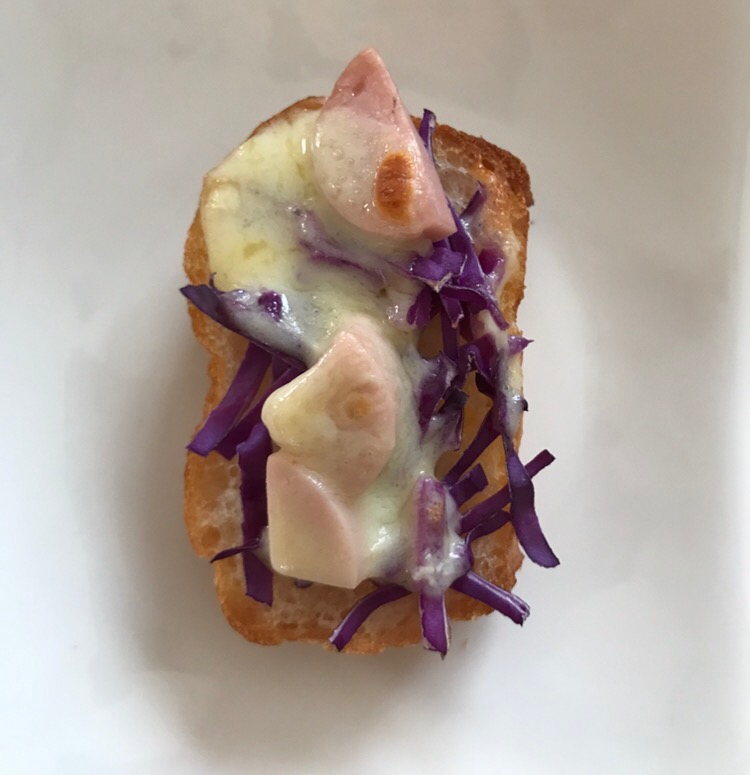 紫キャベツと魚ニソのマリネチーズトースト