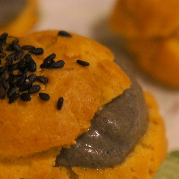 黒色クリームが斬新 黒ごまシュークリーム レシピ 作り方 By 楽天出店店舗 茜丸本舗 楽天レシピ 黒色クリームが斬新 黒ごまシュークリーム レシピ 作り方 By 楽天出店店舗 茜丸本舗 楽天レシピ