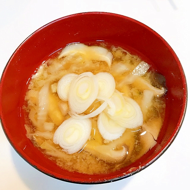 白菜と大豆と椎茸の☆美味しいお味噌汁