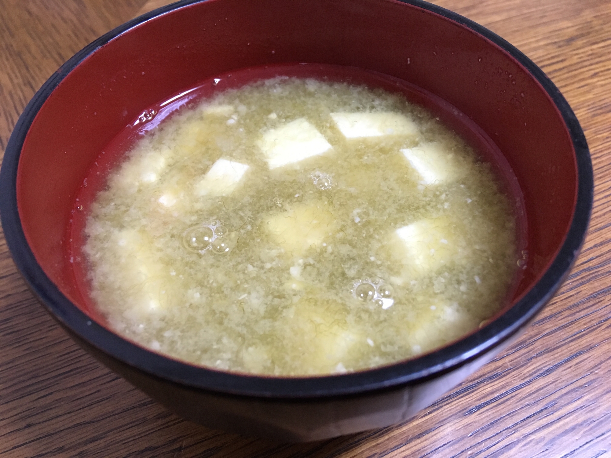 簡単！とろろこんぶと豆腐の味噌汁♬