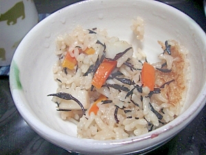 里芋とひじき・にんじんの炊き込みご飯