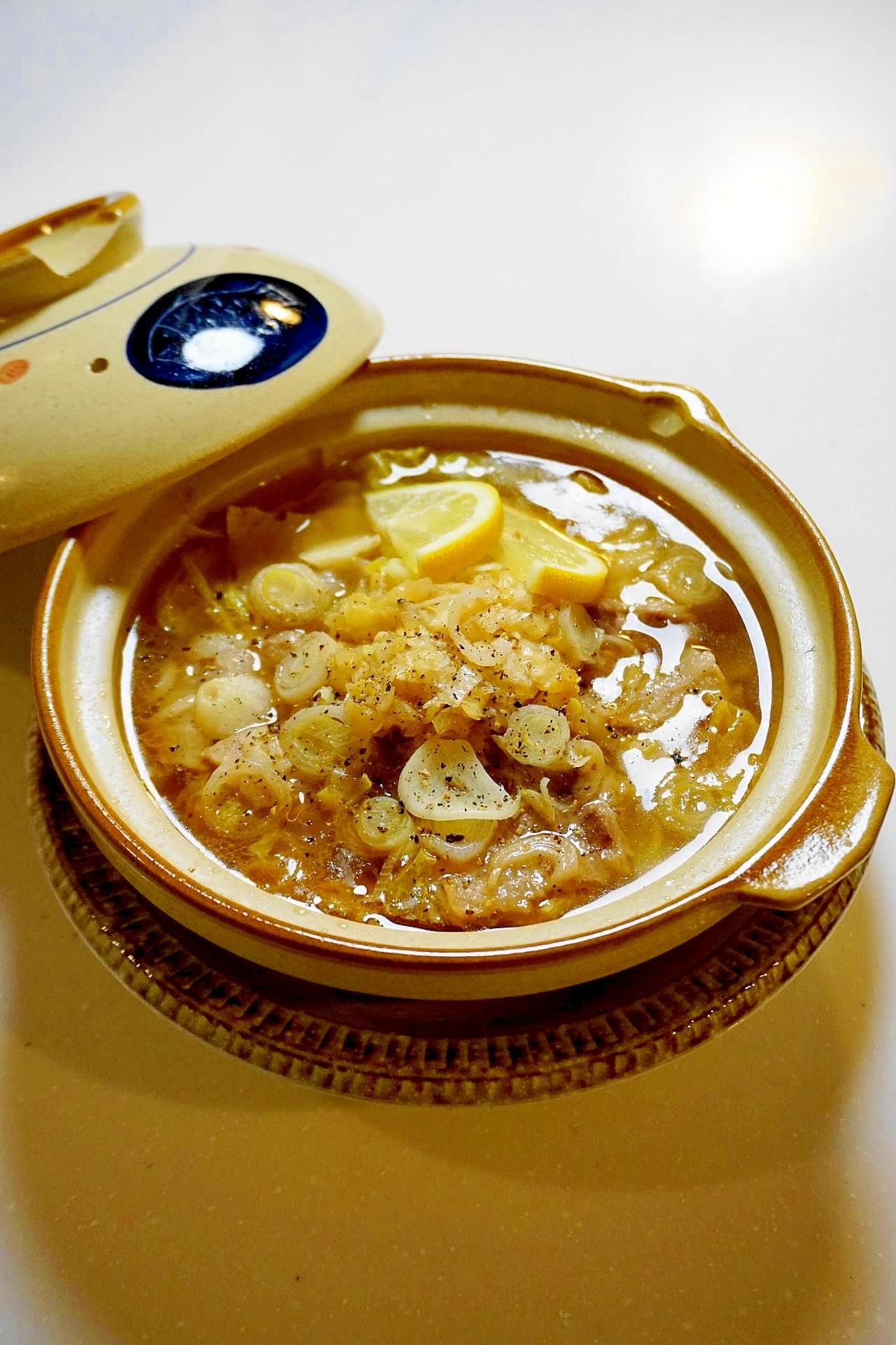 病みつきになる鍋！豚バラ白菜のネギ塩レモン鍋