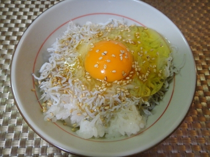 簡単☆ごま油香る♪ちりめんじゃことごまの卵かけご飯