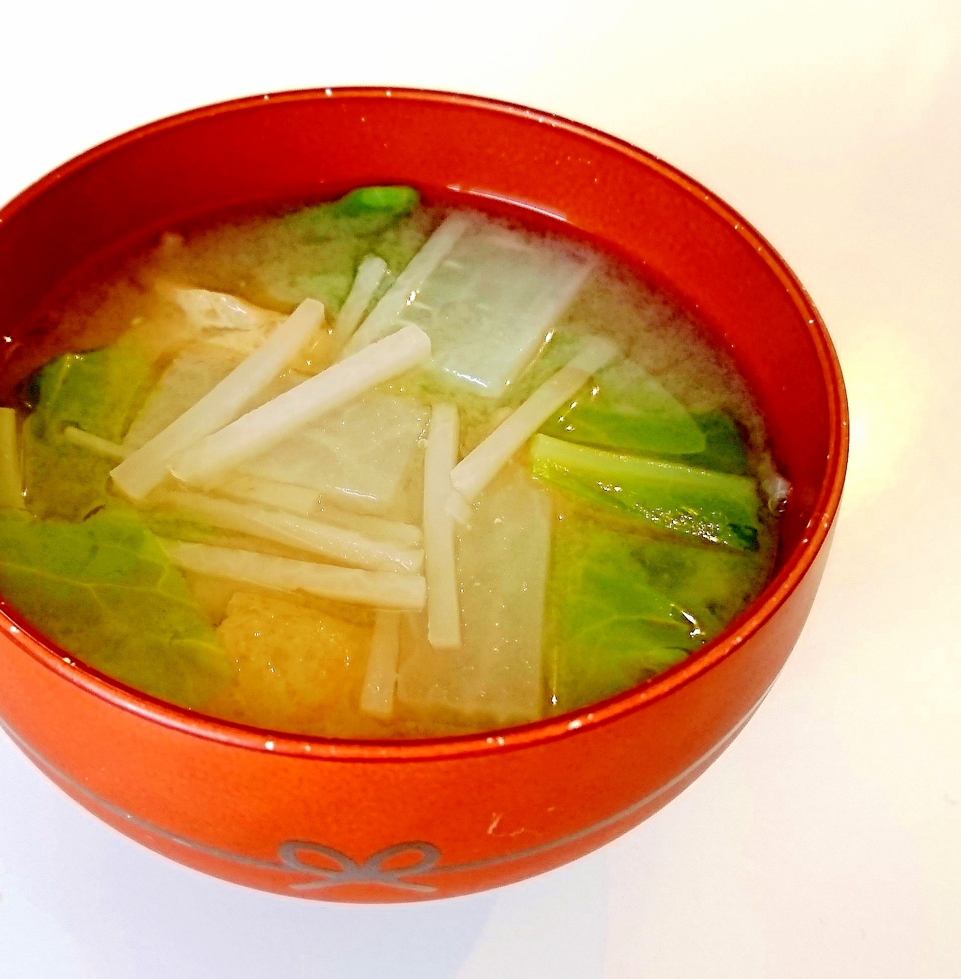 皮も食べきり　大根のお味噌汁