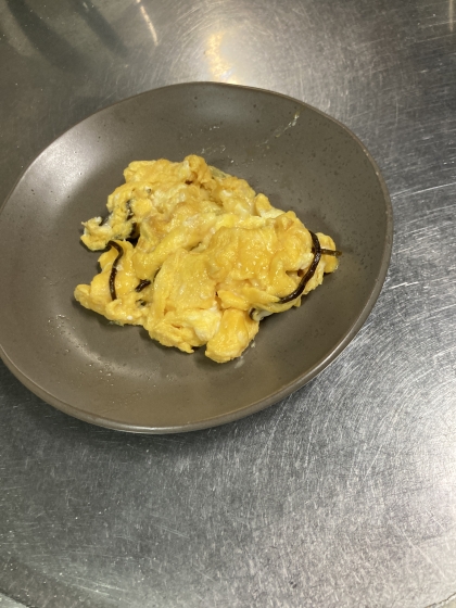 国産チーズと塩昆布のスクランブルエッグ