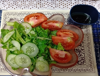黒豆入りコールスローサラダ～トマト添え