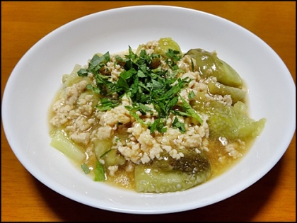 お茄子に、鶏のミンチがよく合いますね♪
あっさりして、すごくおいしかったです❤
家族にも好評でした♪あっという間に完食です♪ご馳走様でした♪