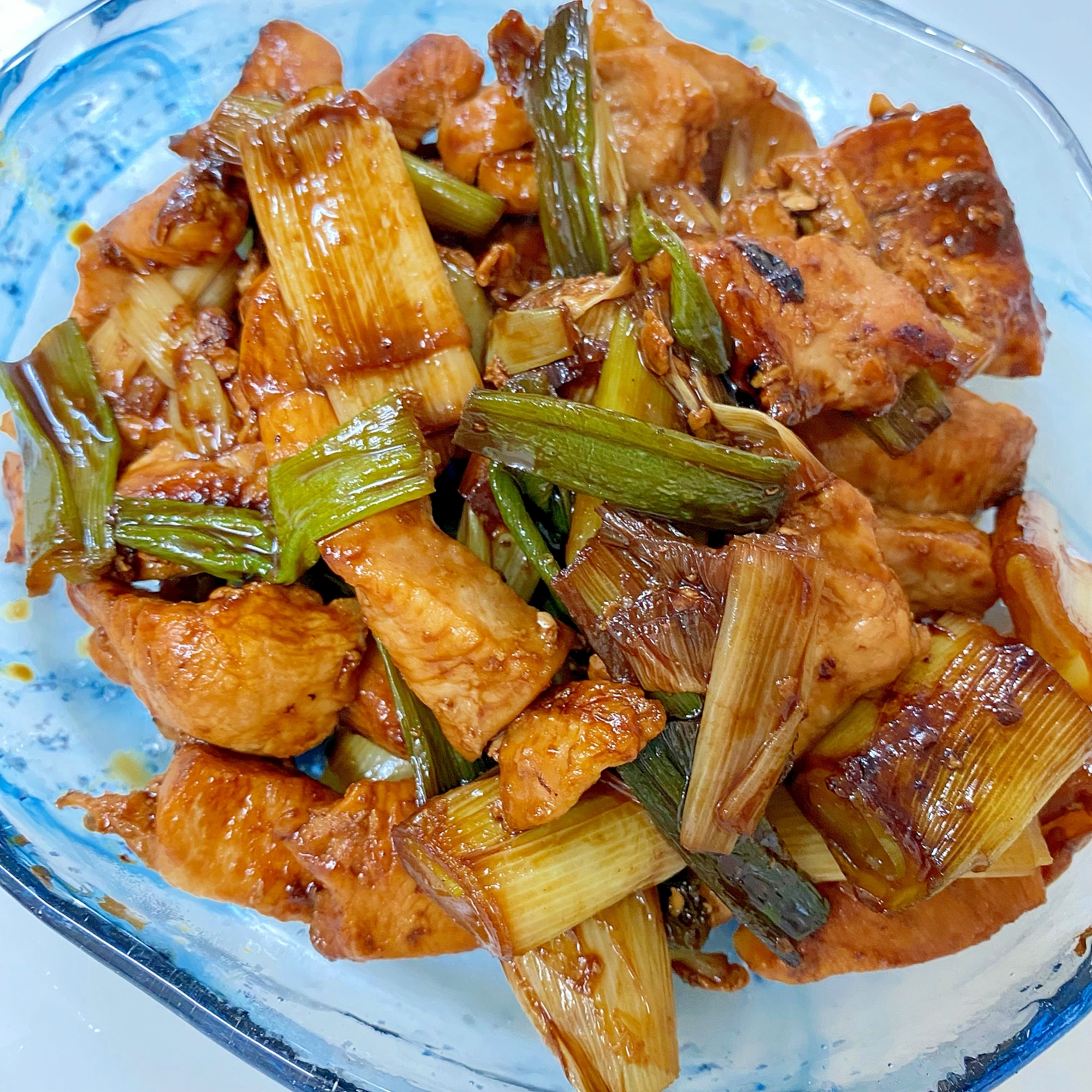 フライパンで焼き鳥風味♪ 鶏むね肉と白ネギの炒め物