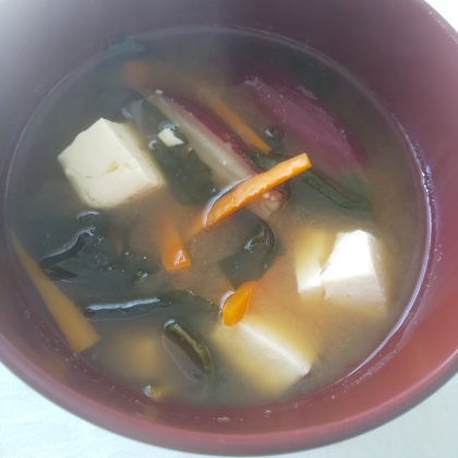 さつま芋☆人参☆豆腐☆ワカメのお味噌汁