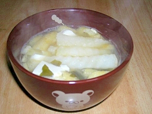 冷凍ポテト入り豆腐とワカメの味噌汁
