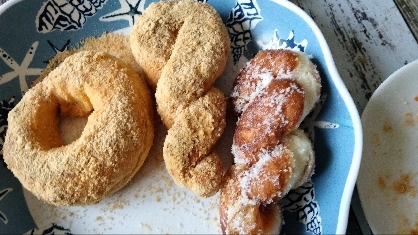 生地をのばすもまた縮まってずんぐりになっちゃいました。味はぐーでした。