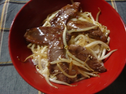 カルビともやしの丼