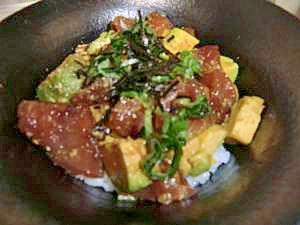 簡単おいしい☆マグロアボカド丼